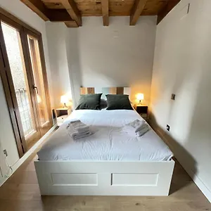 duplex-con-buhardilla-en-el-centro-historico-de-camprodon.catalonia-hotels.com/